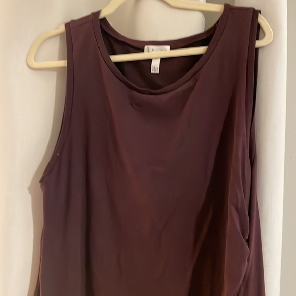 Knee length marón knit dress. - Picture 2 of 4